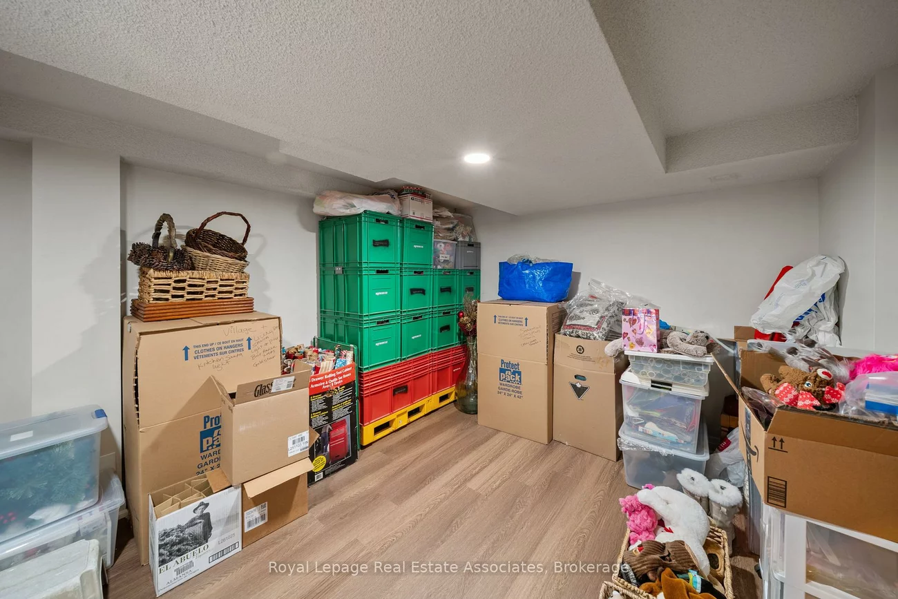 4516, Gullfoot, Hurontario, Mississauga