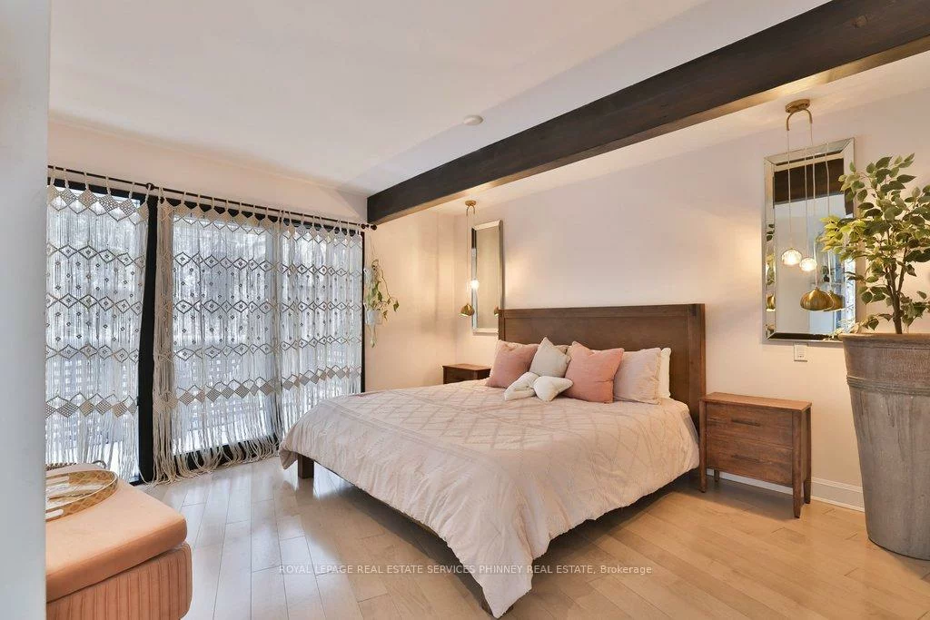 1352, Nocturne, Lorne Park, Mississauga