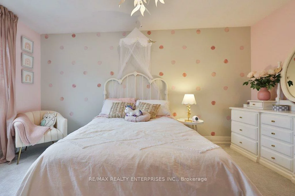 1106, Kos, Lorne Park, Mississauga