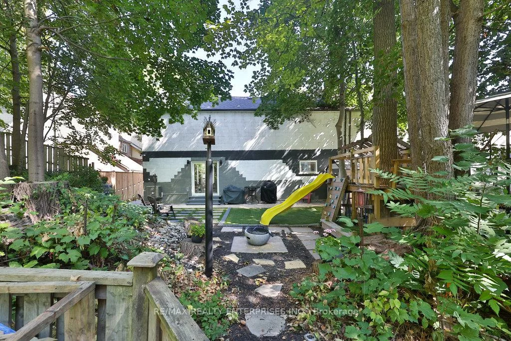 1106, Kos, Lorne Park, Mississauga