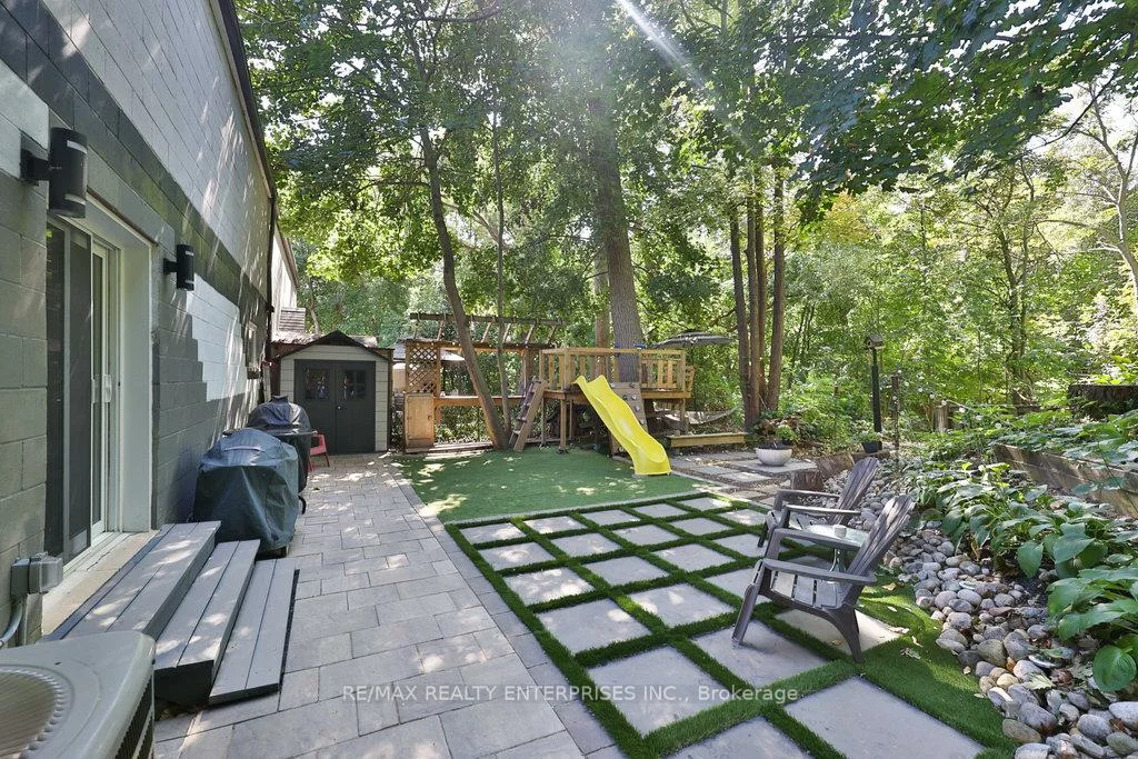 1106, Kos, Lorne Park, Mississauga