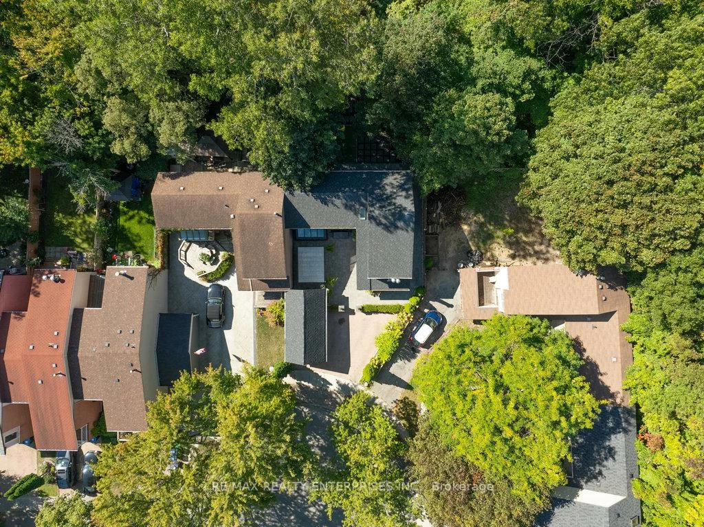 1106, Kos, Lorne Park, Mississauga