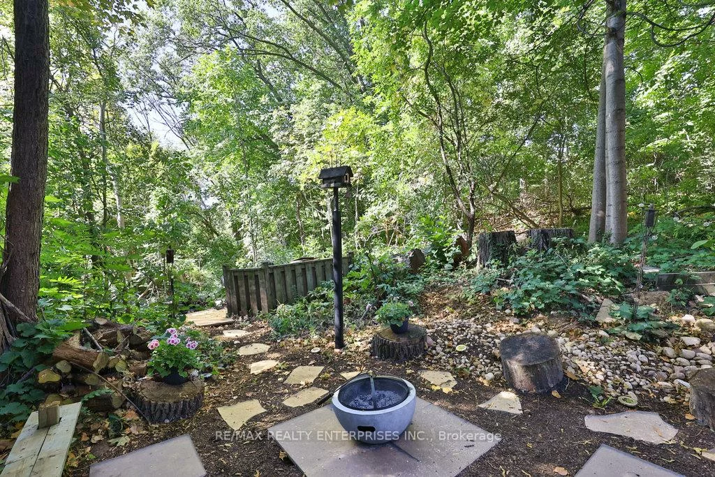 1106, Kos, Lorne Park, Mississauga