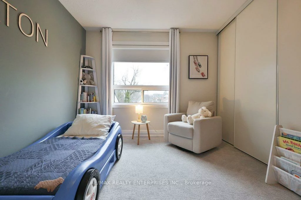 1106, Kos, Lorne Park, Mississauga