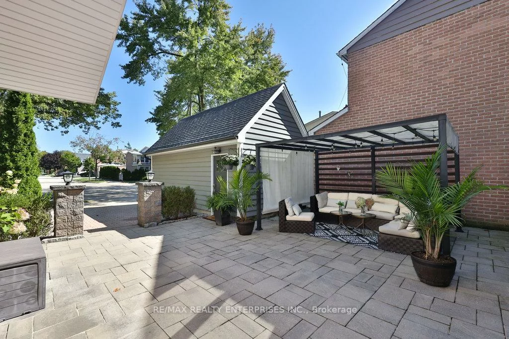 1106, Kos, Lorne Park, Mississauga