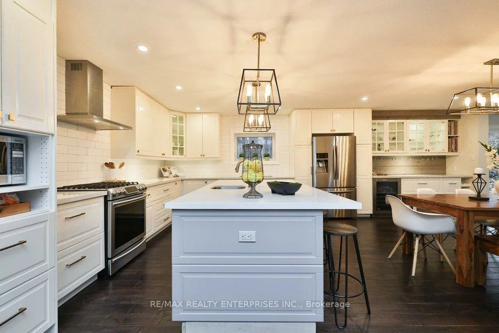 1106, Kos, Lorne Park, Mississauga