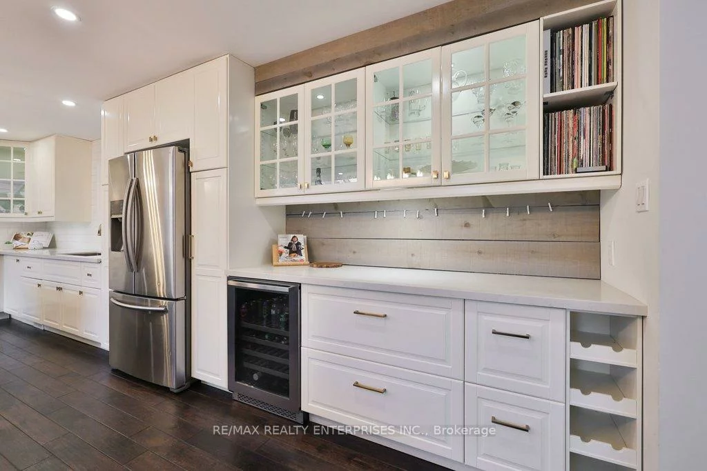 1106, Kos, Lorne Park, Mississauga