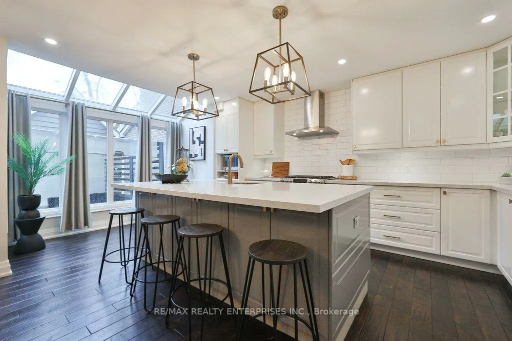 1106, Kos, Lorne Park, Mississauga