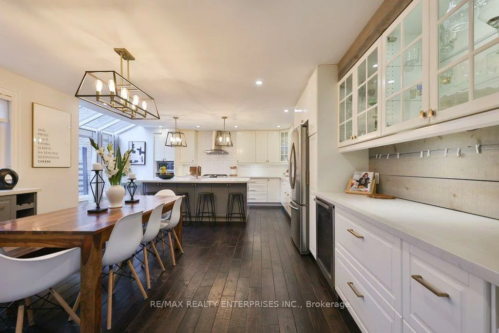 1106, Kos, Lorne Park, Mississauga