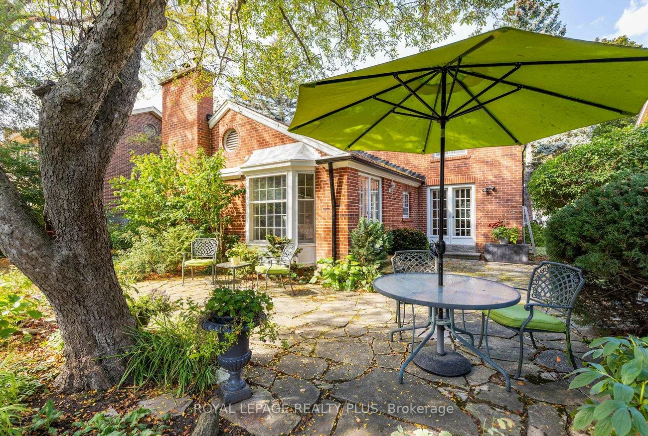 1852, Sherwood Forrest, Sheridan, Mississauga