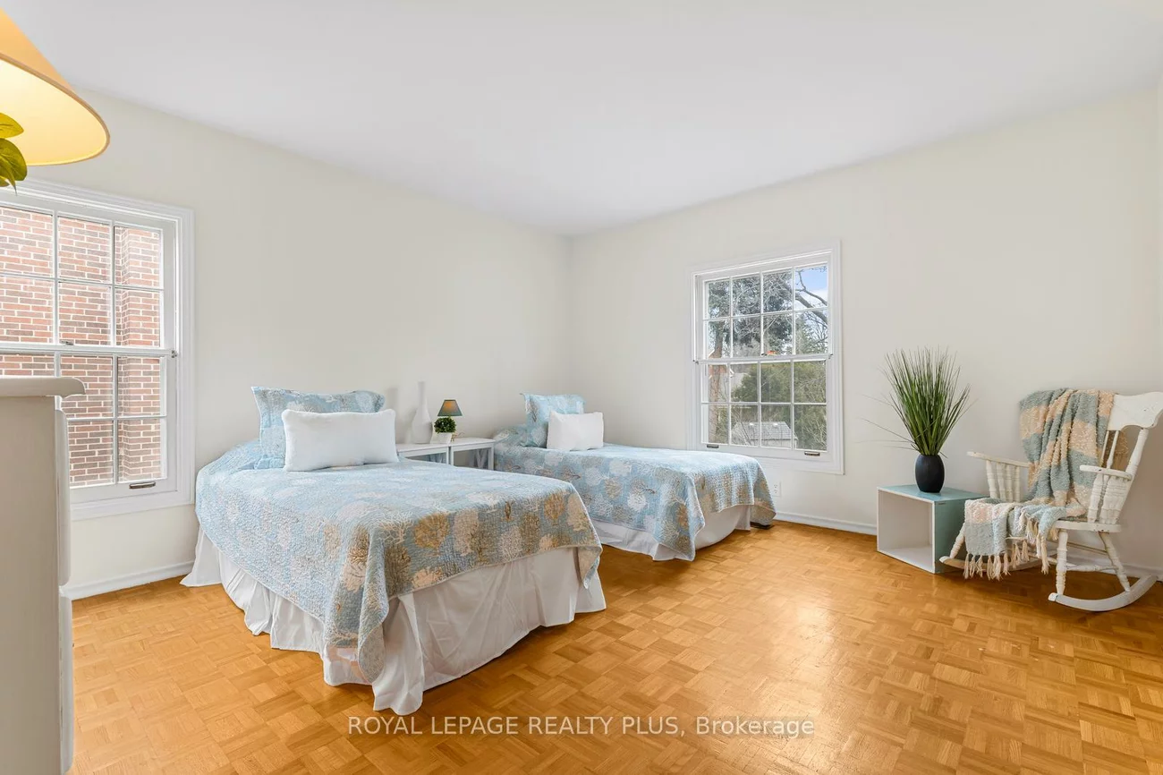 1852, Sherwood Forrest, Sheridan, Mississauga