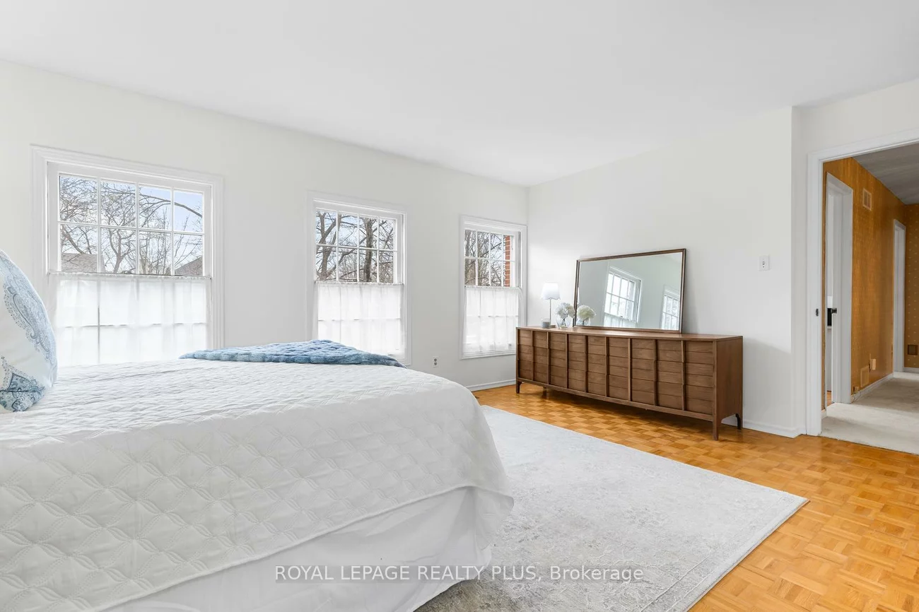 1852, Sherwood Forrest, Sheridan, Mississauga