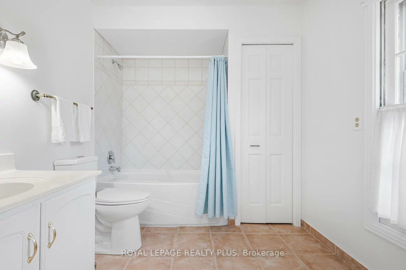 1852, Sherwood Forrest, Sheridan, Mississauga