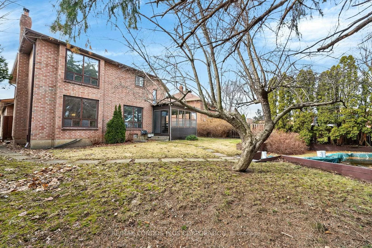 1562, Lovelady, Rathwood, Mississauga