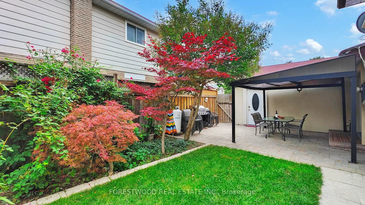 571, Silver Creek, Mississauga Valleys, Mississauga