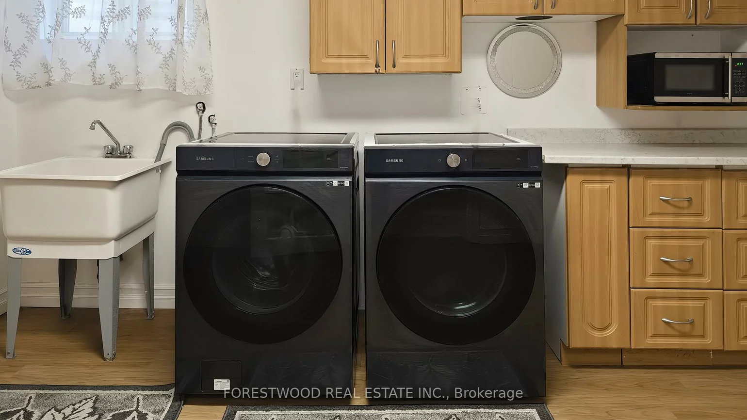 571, Silver Creek, Mississauga Valleys, Mississauga