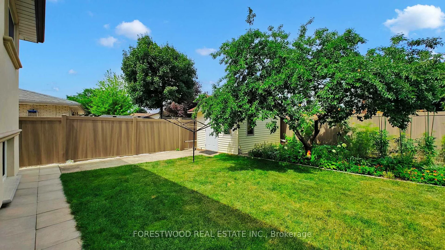 571, Silver Creek, Mississauga Valleys, Mississauga