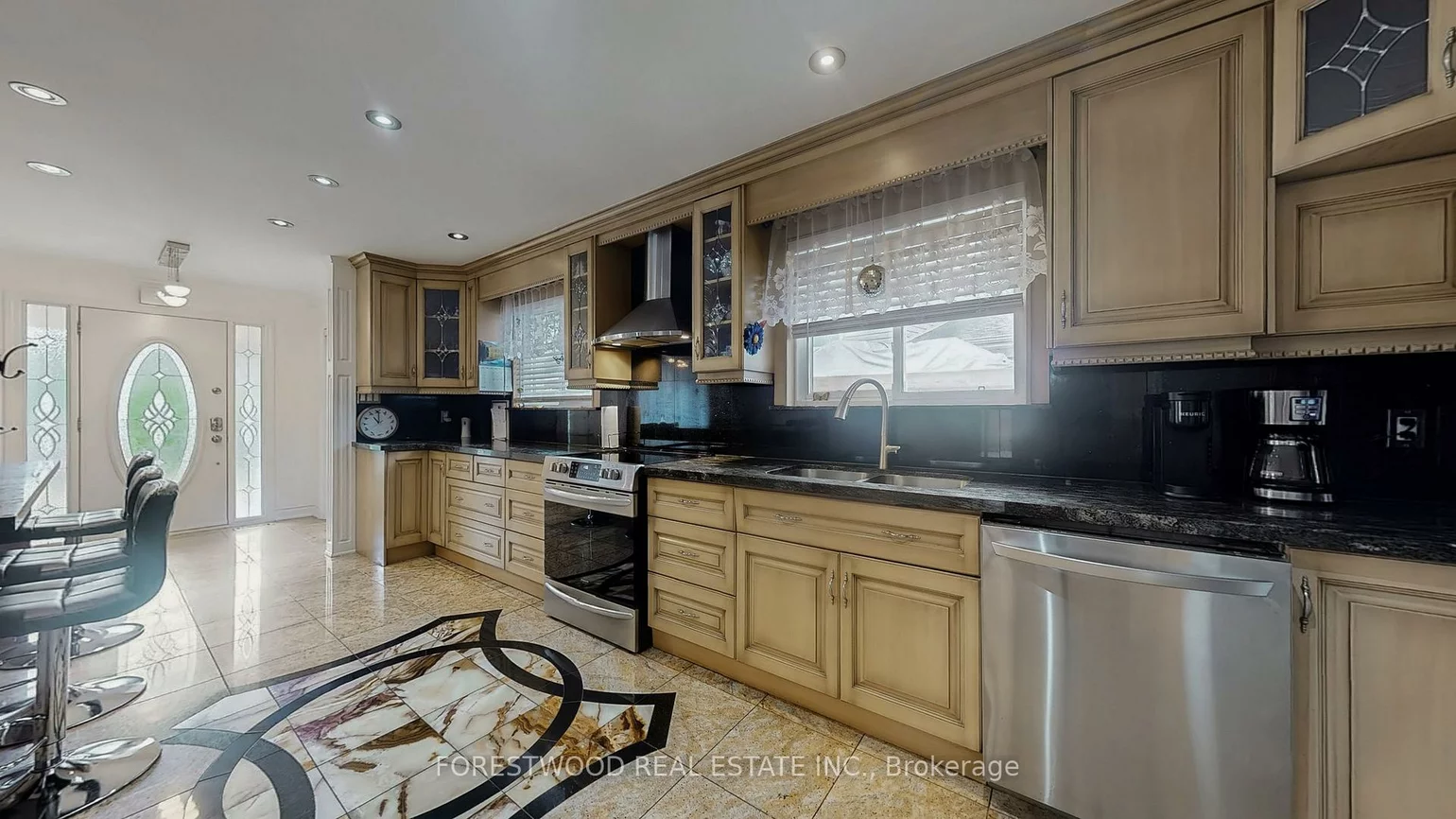 571, Silver Creek, Mississauga Valleys, Mississauga