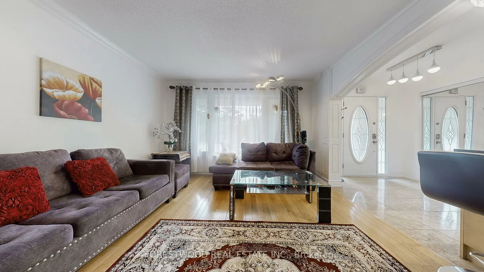571, Silver Creek, Mississauga Valleys, Mississauga