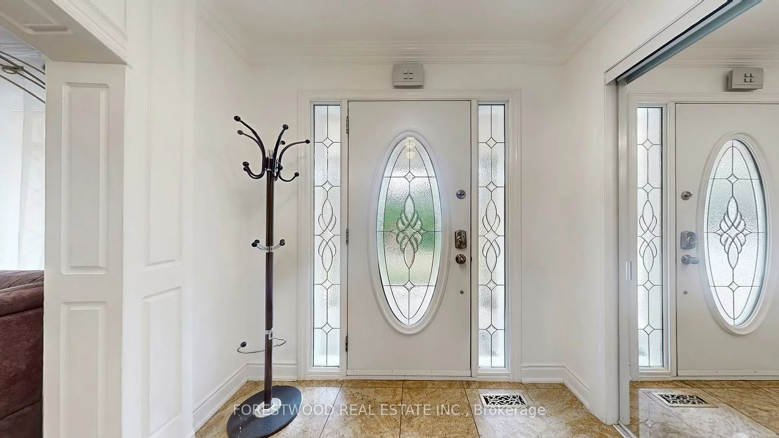 571, Silver Creek, Mississauga Valleys, Mississauga