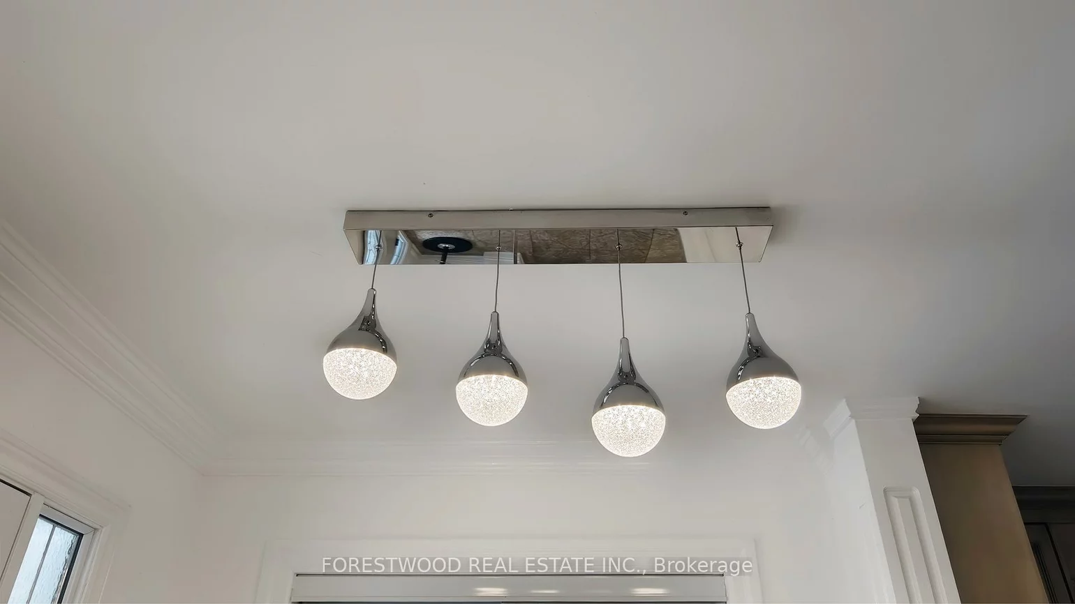 571, Silver Creek, Mississauga Valleys, Mississauga