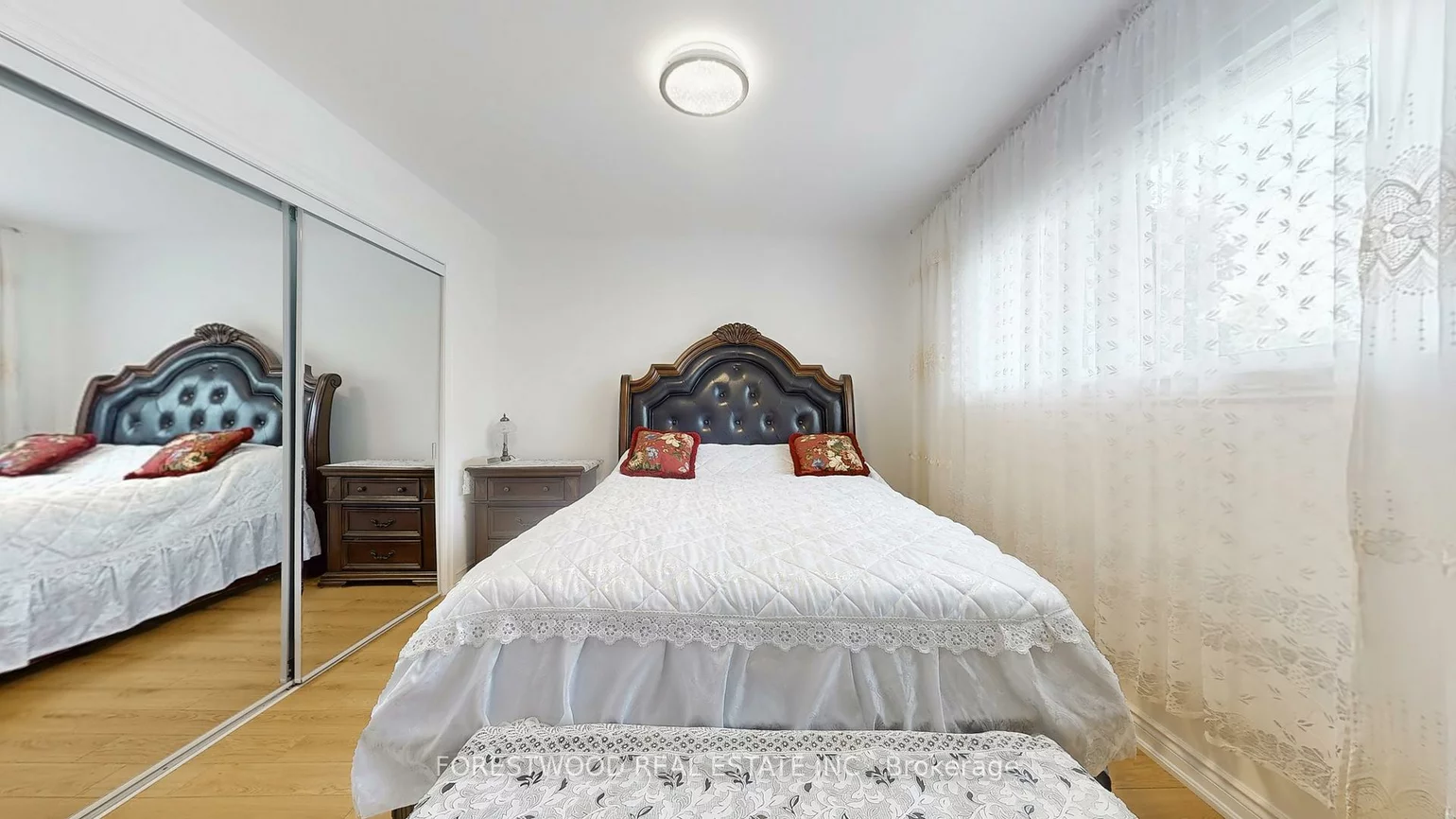 571, Silver Creek, Mississauga Valleys, Mississauga