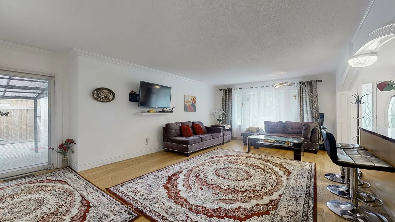 571, Silver Creek, Mississauga Valleys, Mississauga