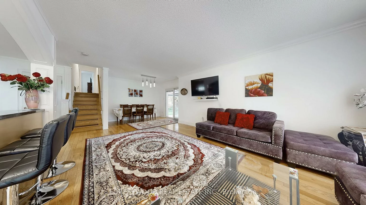 571, Silver Creek, Mississauga Valleys, Mississauga