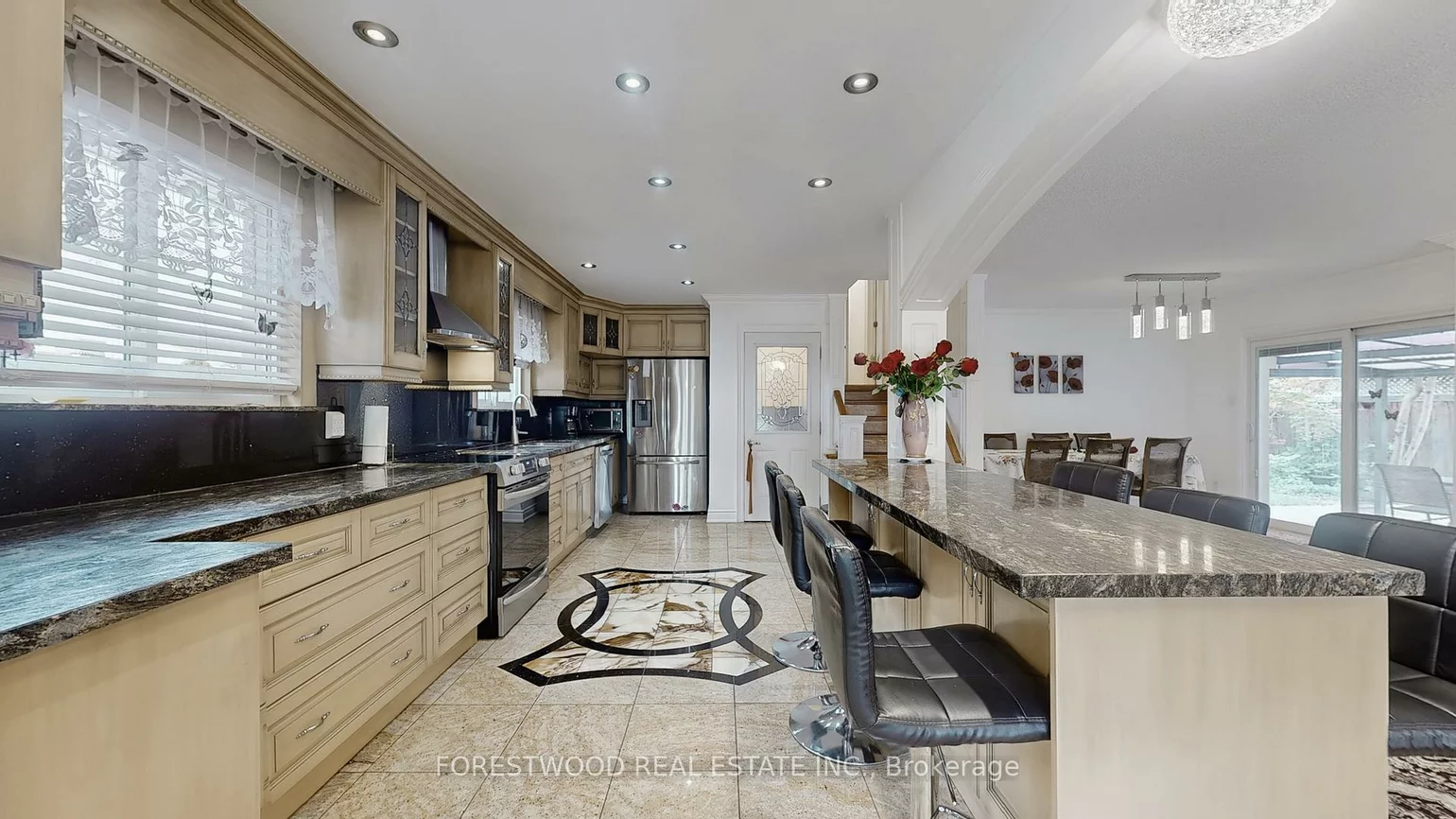 571, Silver Creek, Mississauga Valleys, Mississauga