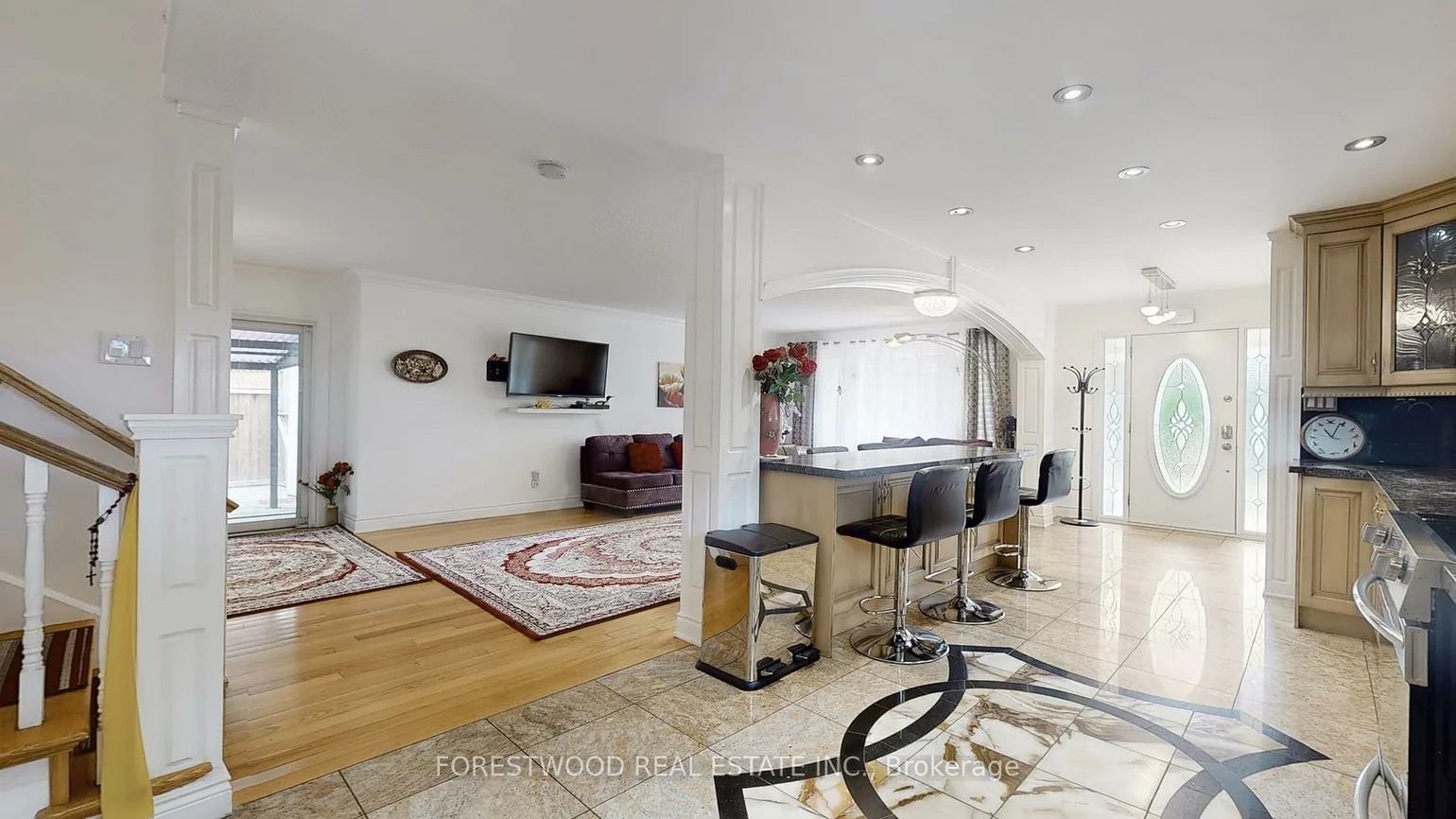 571, Silver Creek, Mississauga Valleys, Mississauga