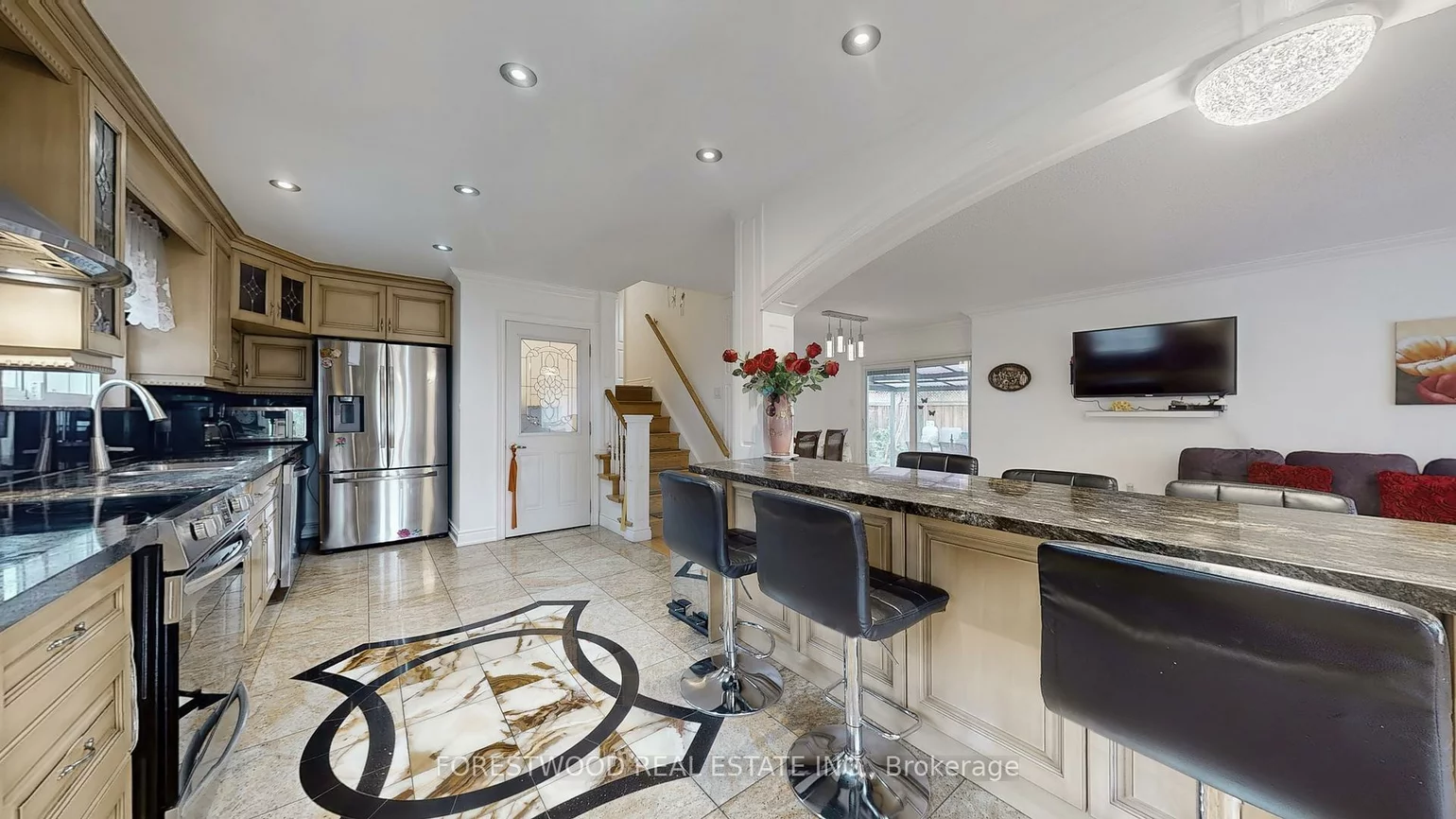 571, Silver Creek, Mississauga Valleys, Mississauga