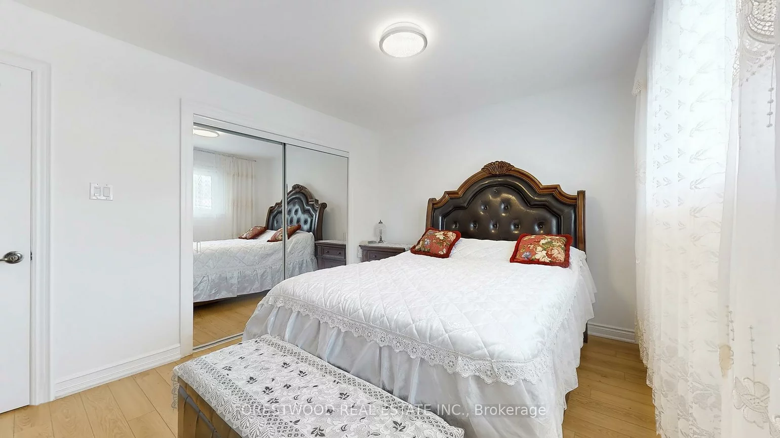 571, Silver Creek, Mississauga Valleys, Mississauga