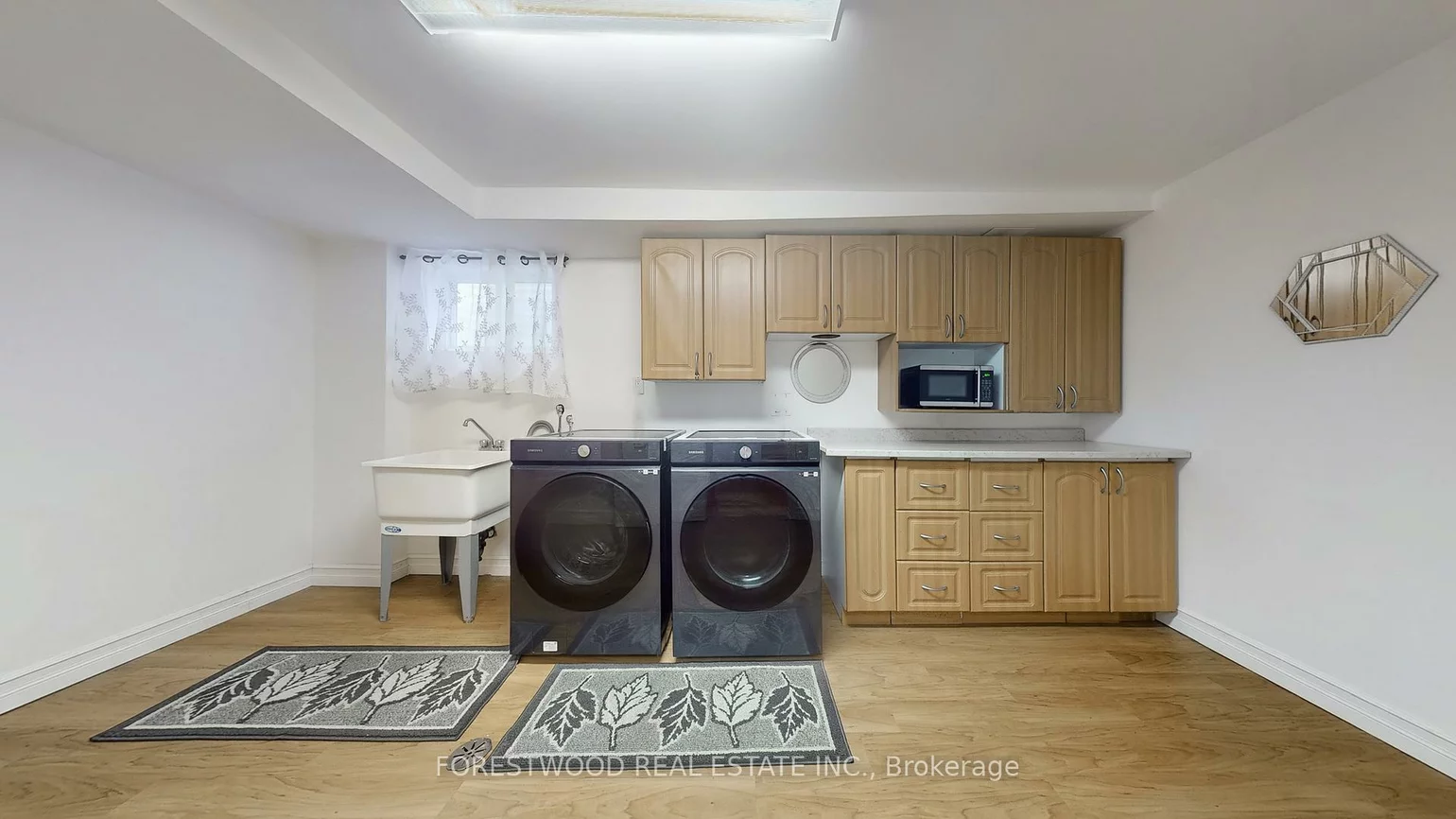 571, Silver Creek, Mississauga Valleys, Mississauga