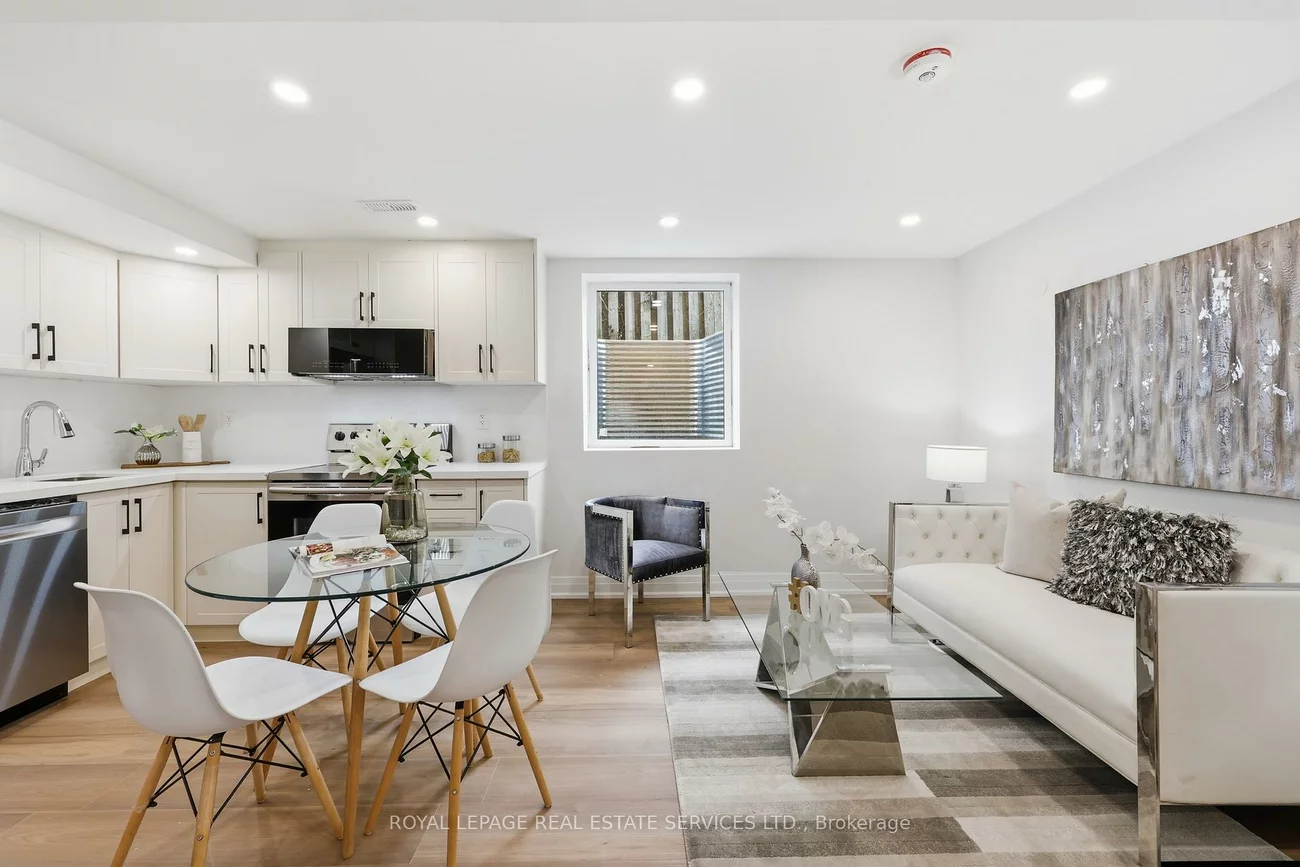 1332, Quinpool, Creditview, Mississauga