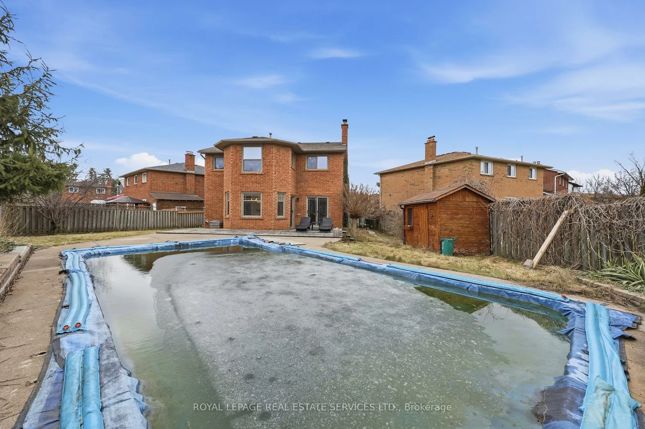 1332, Quinpool, Creditview, Mississauga