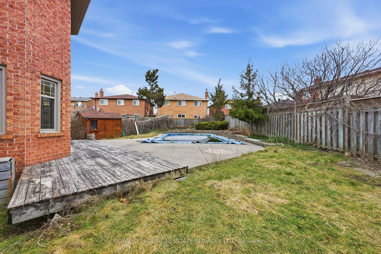 1332, Quinpool, Creditview, Mississauga