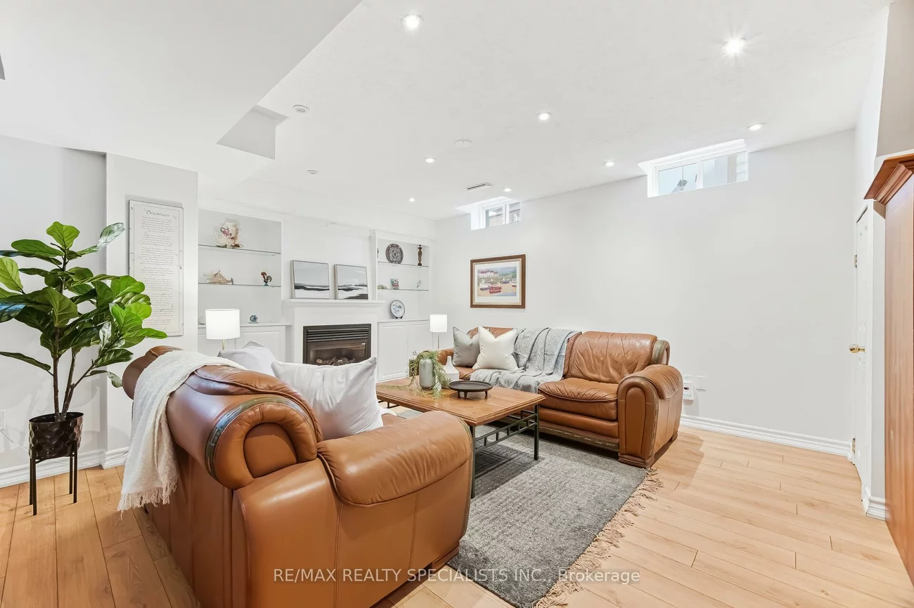 1169, Barnswallow, East Credit, Mississauga