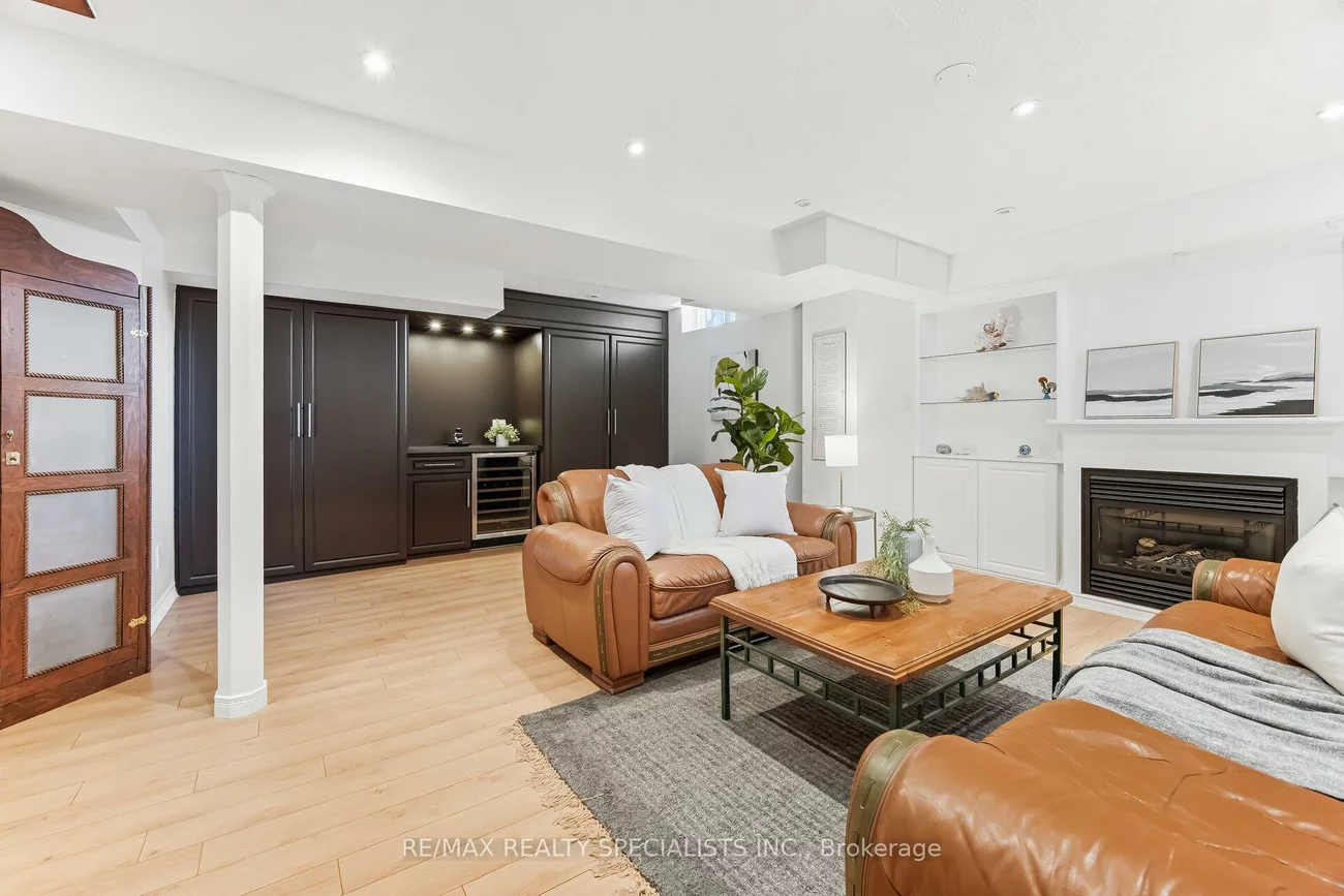 1169, Barnswallow, East Credit, Mississauga