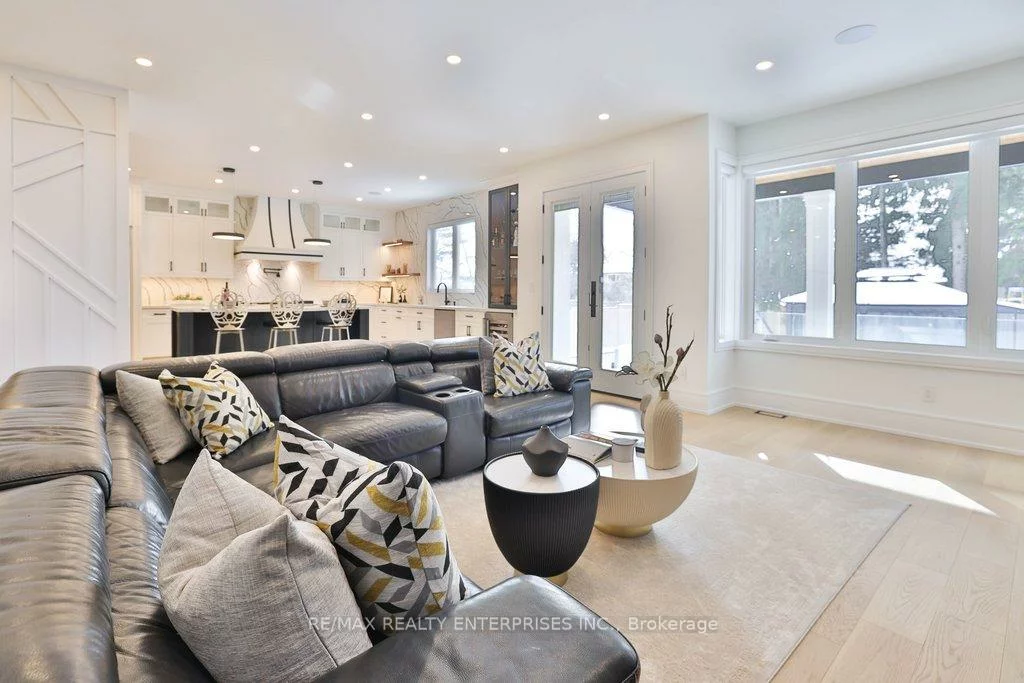 1438, Garnet, Mineola, Mississauga