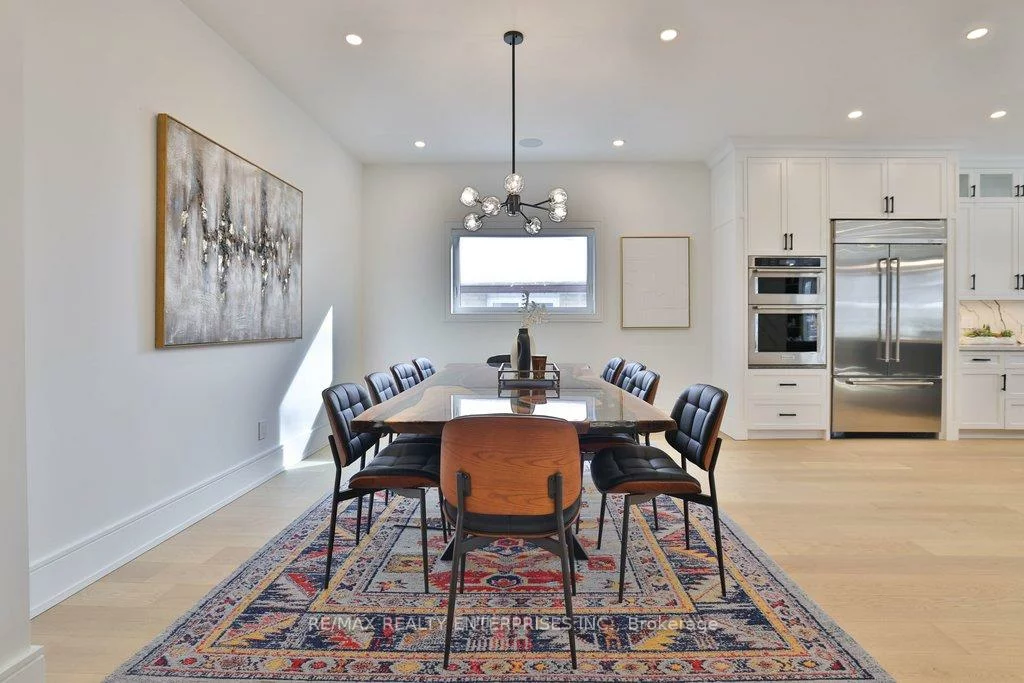 1438, Garnet, Mineola, Mississauga