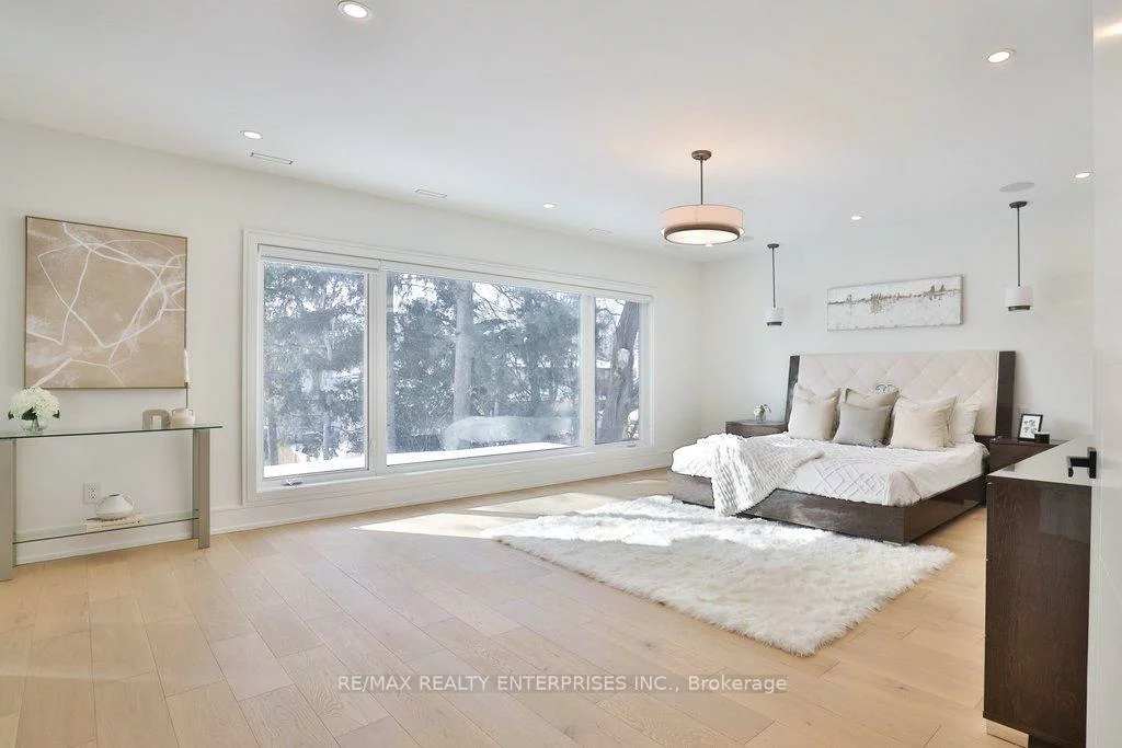 1438, Garnet, Mineola, Mississauga