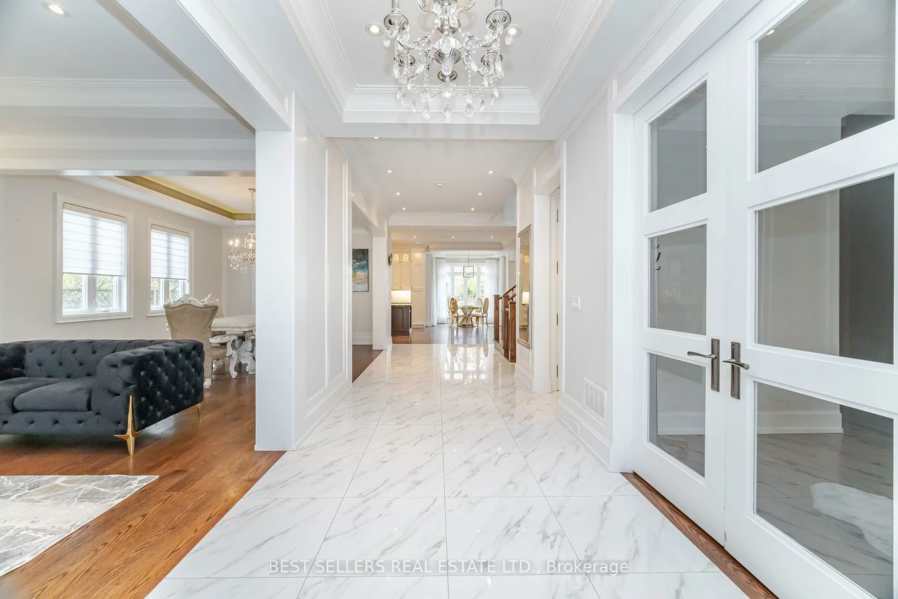 898, Parkland Ave, Clarkson, Mississauga