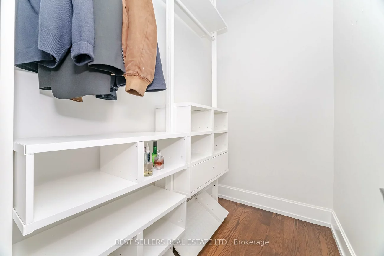 898, Parkland Ave, Clarkson, Mississauga