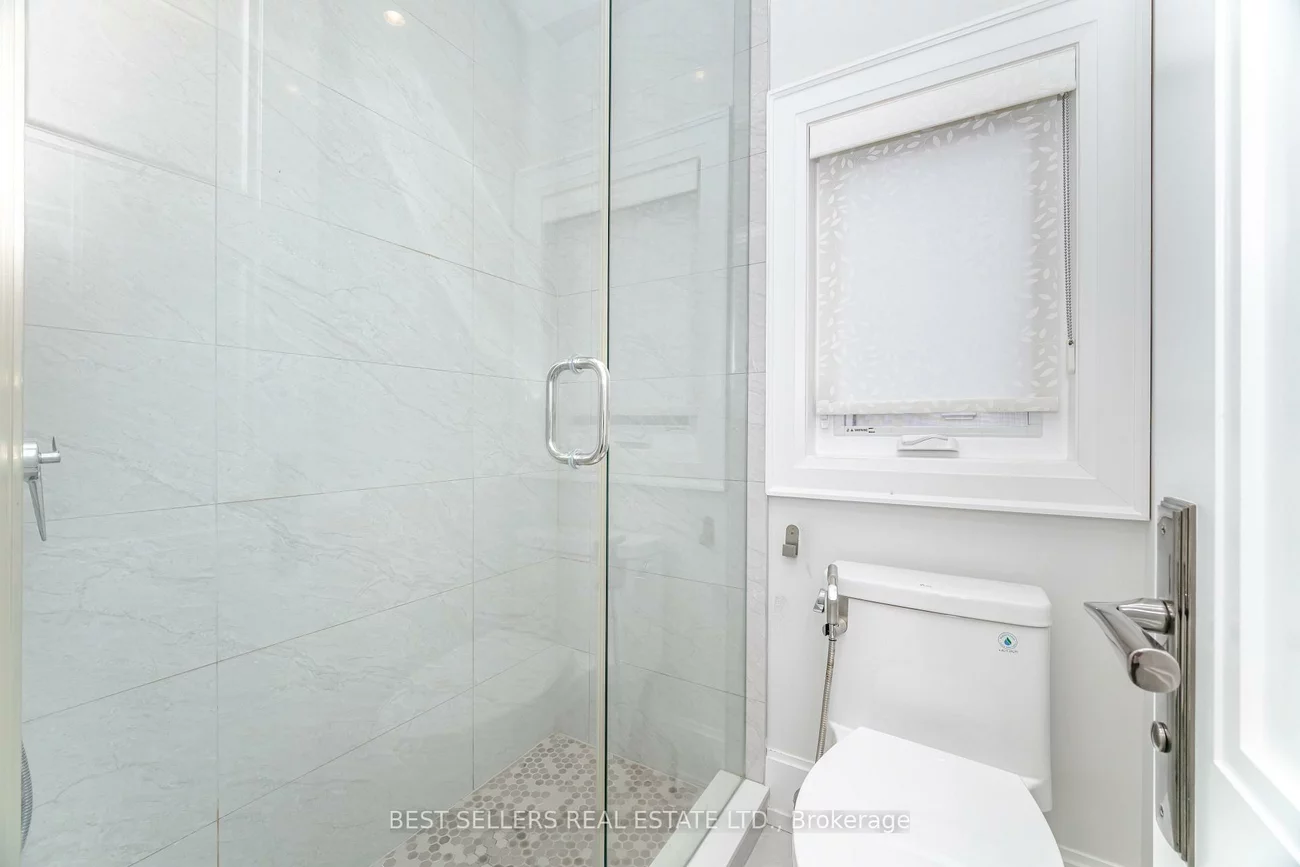 898, Parkland Ave, Clarkson, Mississauga