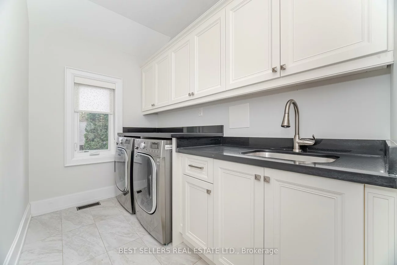 898, Parkland Ave, Clarkson, Mississauga