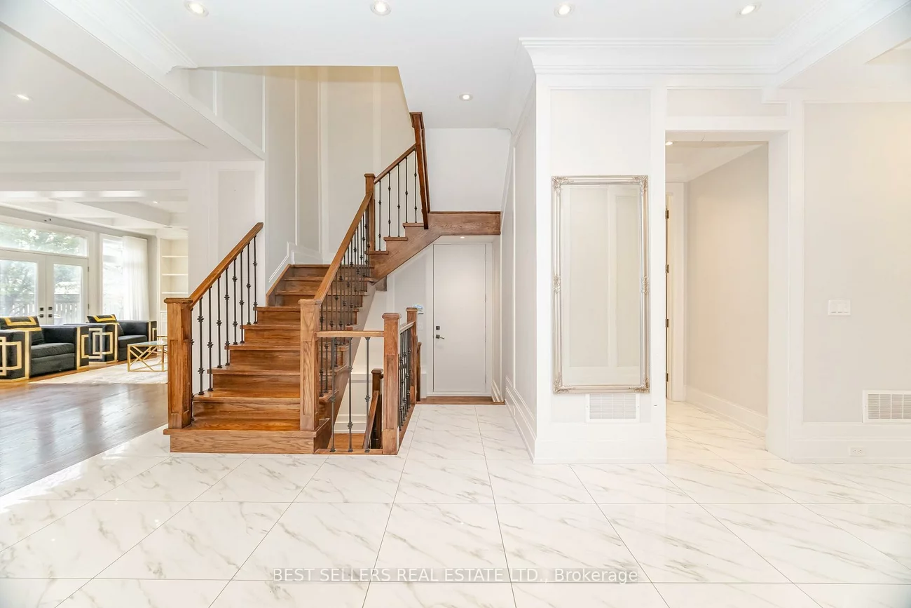 898, Parkland Ave, Clarkson, Mississauga