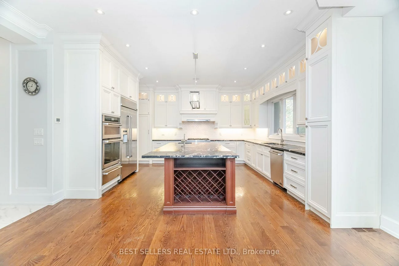 898, Parkland Ave, Clarkson, Mississauga