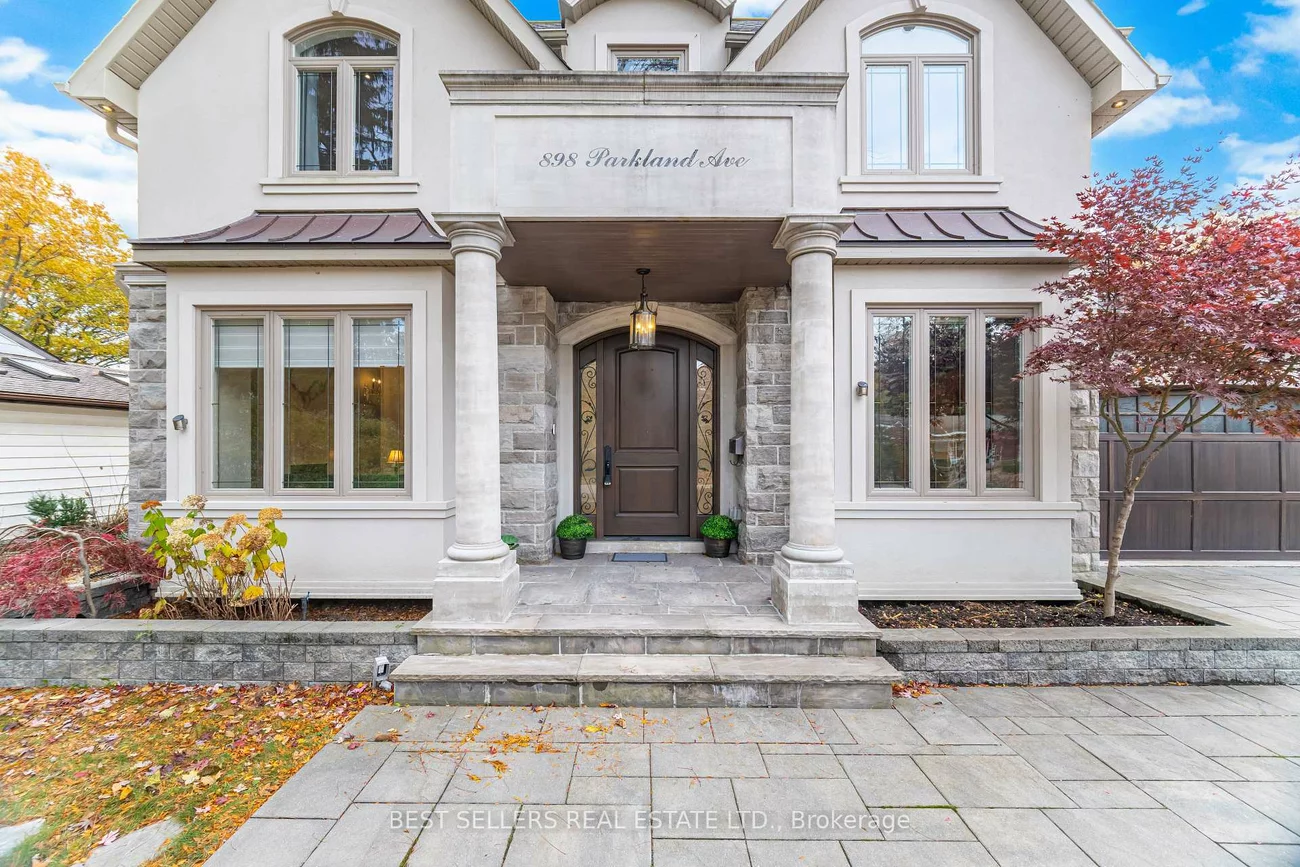 898, Parkland Ave, Clarkson, Mississauga