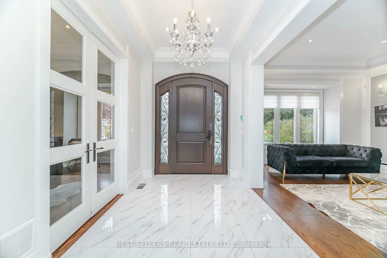 898, Parkland Ave, Clarkson, Mississauga