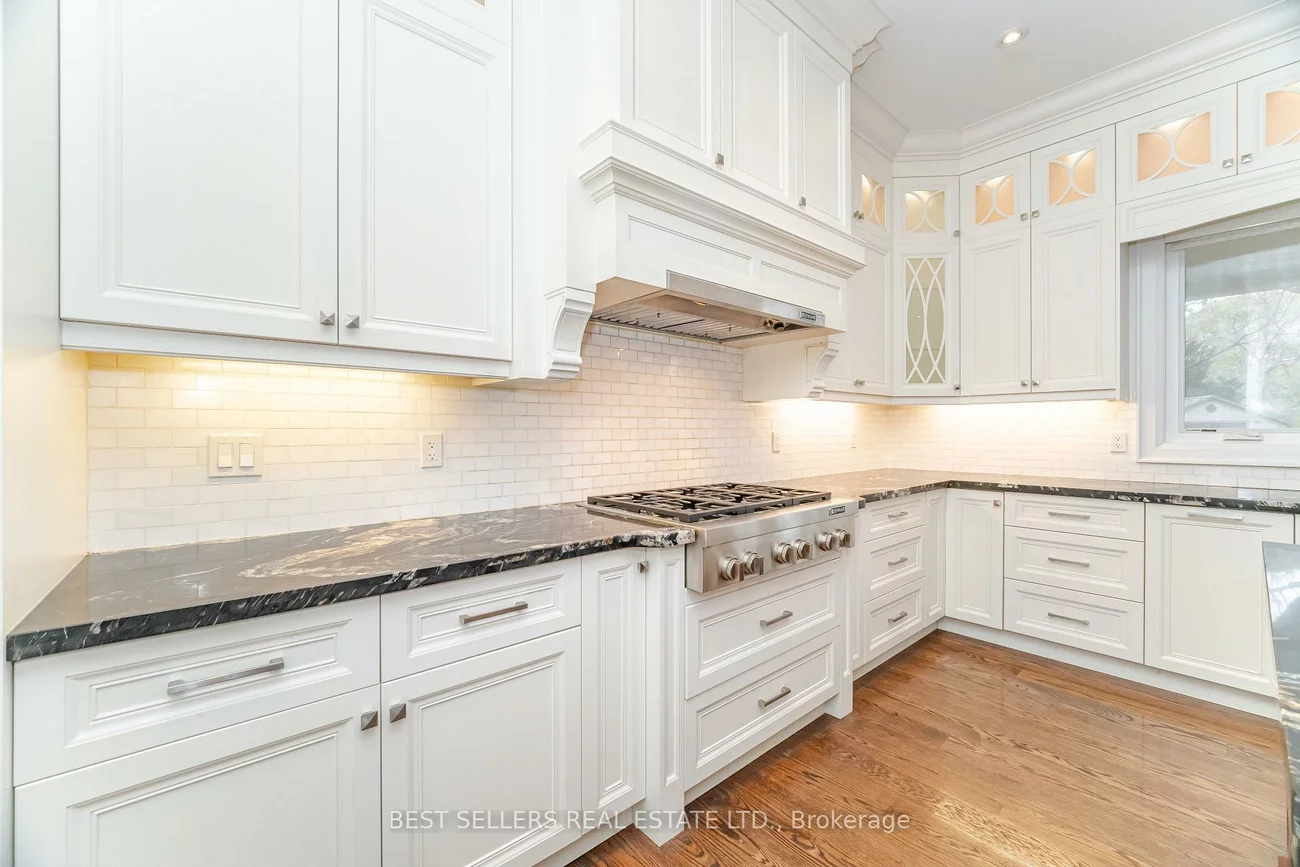 898, Parkland Ave, Clarkson, Mississauga